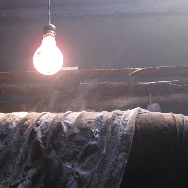 Steam effect to mimic hot pipe.